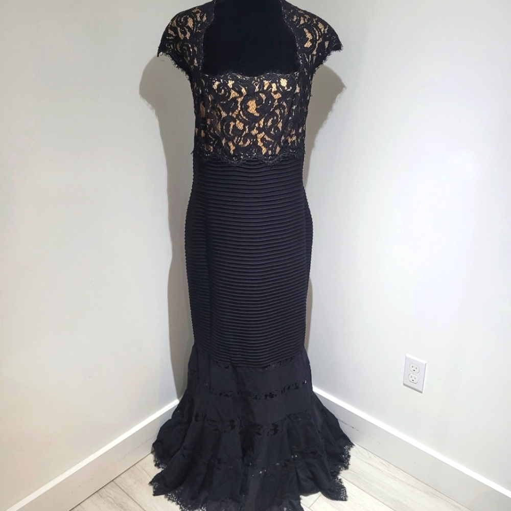 Tadashi Shoji Women's Lace Pintuck Gown Dress 14 Black Lace Eveningwear Glam